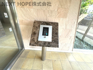 【エントランス】 | ロイヤルアーク伊丹 | エントランスはオートロックです♪女性の方も安心してご入居していただけます！