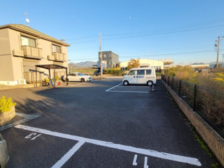 【駐車場】 | 平面式の駐車場です。