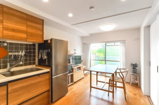 【外観】 | 【 Living　room 】
木の暖かさを感じられ、団欒とした生活を送ることができるリビングルーム。気持ちのいい日の光の下、ゆっくりとしたくつろげる時間を楽しみませんか？