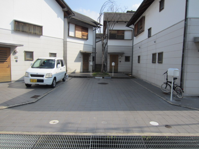 【駐車場】