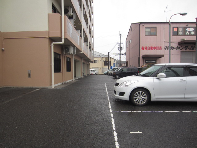 【駐車場】