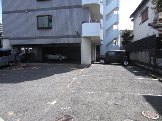 【駐車場】