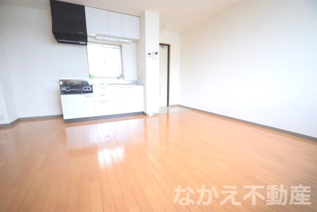 【居間・リビング】 | こちらの居間で趣味の時間をお楽しみください