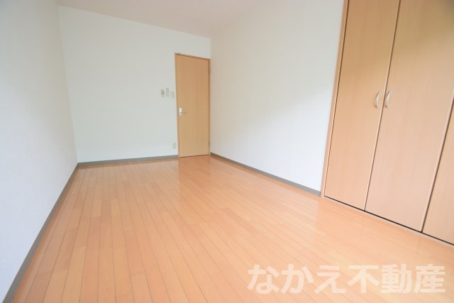 【寝室】 | 落ち着いた色調の寝室です