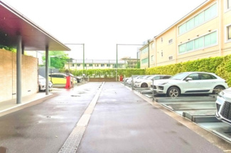 【駐車場】 | 【 others 】
機械式駐車場が完備されています。