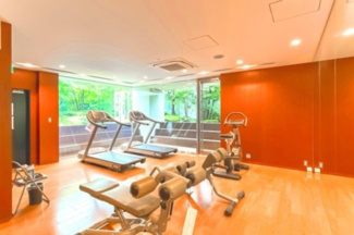 【その他共用部分】 | 【 others 】
フィットネスルームが完備されており、日々の運動を手助けします。