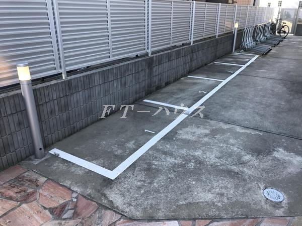 リブリ・フレスコの駐車場