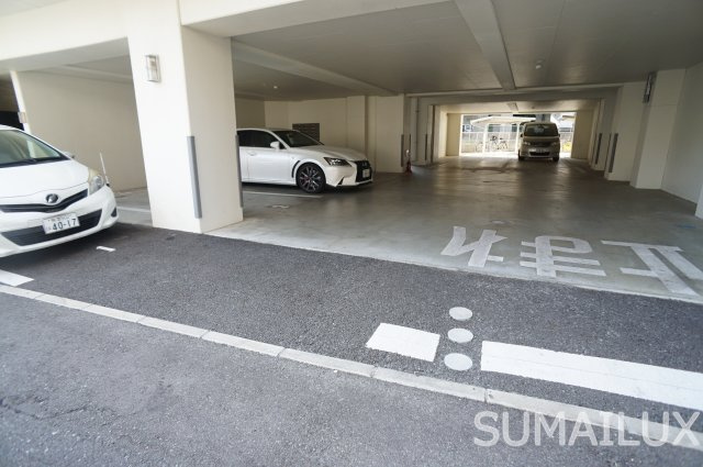 熊本市西区春日１丁目の賃貸マンションの駐車場