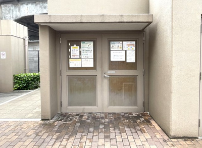 【その他共用部分】 | パラドール伏見桃山グランプレイス | 小学校が徒歩8分、中学校が徒歩4分と通学するのに嬉しい距離で、親御様も安心出来ますね。