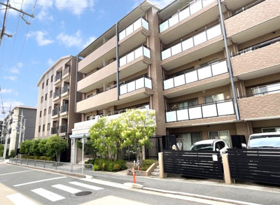 【外観】 | パラドール伏見桃山グランプレイス | ローンの事など資金計画でお困り事はございませんか？お家は欲しいけれど、そもそも理想のお家が購入できるのかも心配ですよね？そんなお悩みも【キズナホーム】にご相談下さい！もちろん相談は無料です(^_^)/