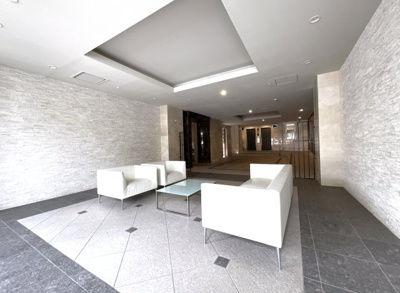 【エントランス】 | パラドール伏見桃山グランプレイス | 【お部屋情報】床暖房・浴室暖房乾燥機・食器洗浄乾燥機など嬉しい設備が充実しています。奥様の強い味方ですね！