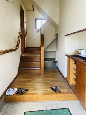 【玄関】 | たつの市龍野町日飼／中古戸建 | 落ち着いた玄関です