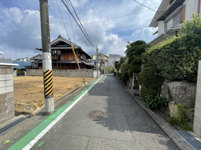【前面道路含む現地写真】 | 久野喜台小・平坦地・建築条件なし・更地渡し・土地70坪・富田林市新青葉丘 | 前面道路含む現地写真です