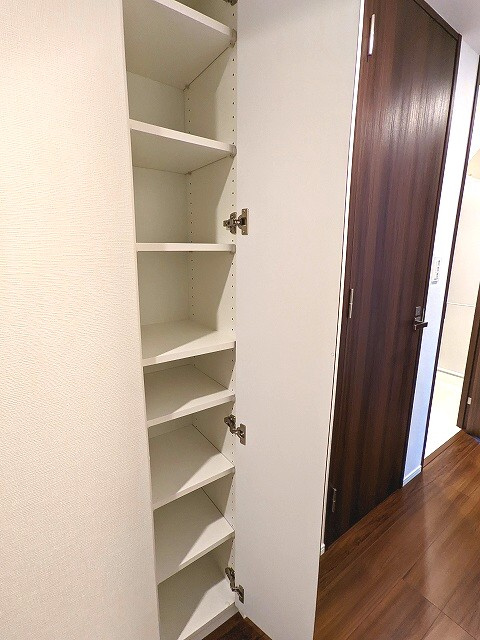 LIVIO MAISON入谷の設備|玄関廊下の収納