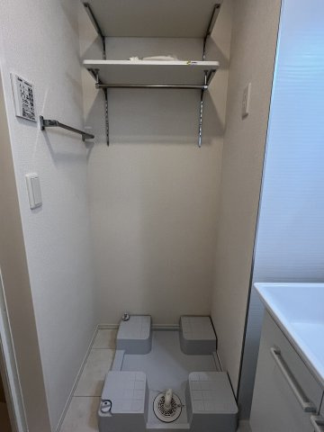 ☆室内洗濯機置場・上段収納☆