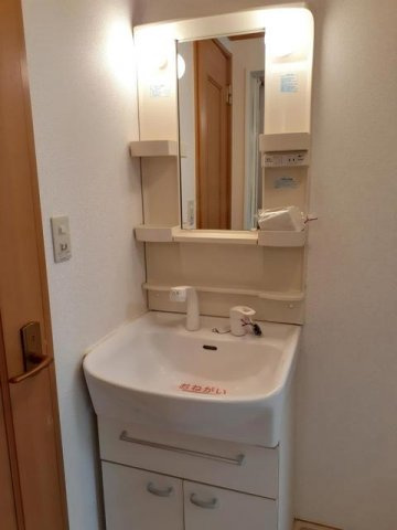 メゾン・アンジュ壱番館の洗面所|スペースが確保できる洗面所です