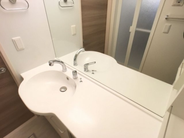 ヴェネレ／イルソーレ ヴェネレの独立洗面台