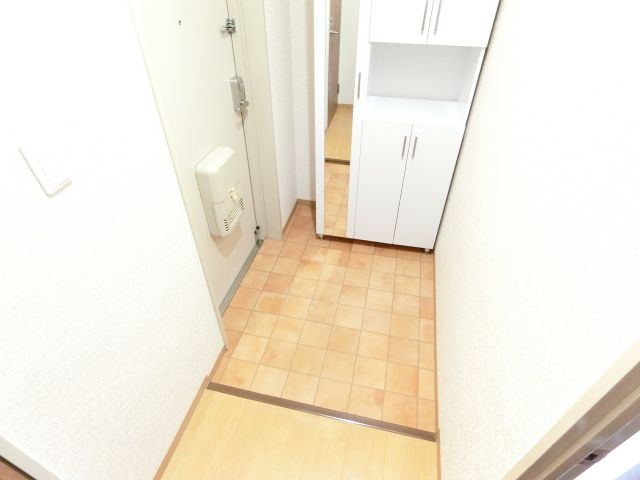 ヴィラ仲谷向陽台の玄関|同物件別部屋写真