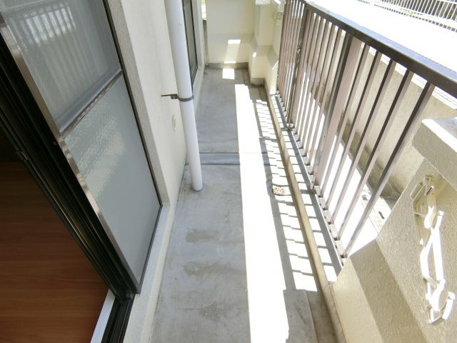 ヴィラ仲谷向陽台のバルコニー|同物件別部屋写真