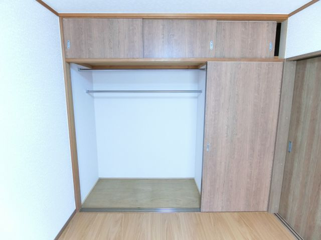 ヴィラ仲谷向陽台の収納|同物件別部屋写真