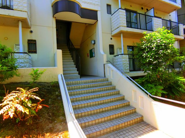 ヴィラ仲谷向陽台のエントランス