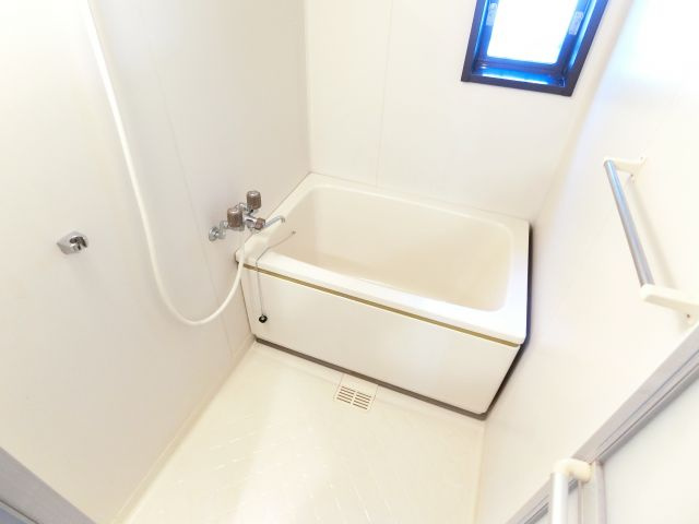 ヴィラ仲谷向陽台の浴室|同物件別部屋写真