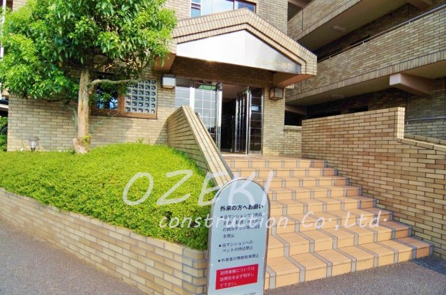 ヴューラー越谷のエントランス