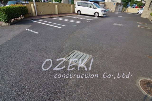 ヴューラー越谷の駐車場