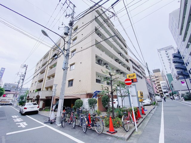 デュオ・スカーラ新宿の外観