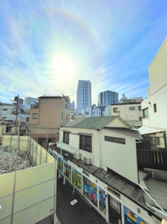 【展望】 | 【 View 】
木の暖かさをより感じさせてくれる太陽の光、一日の始まりを心地よく演出してくれます。窓から入る気持ちのいい風で、活力がみなぎることでしょう。