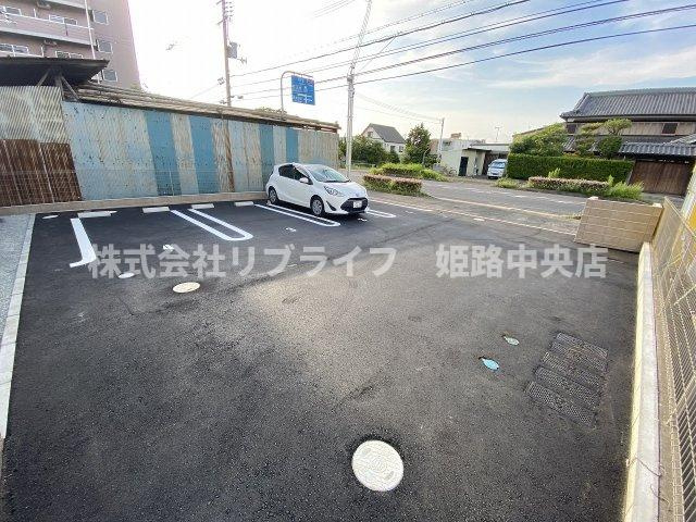 ソレイユ・ルヴァンの駐車場