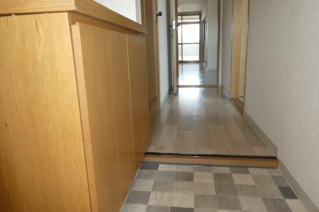 ヒルトンハイツの玄関