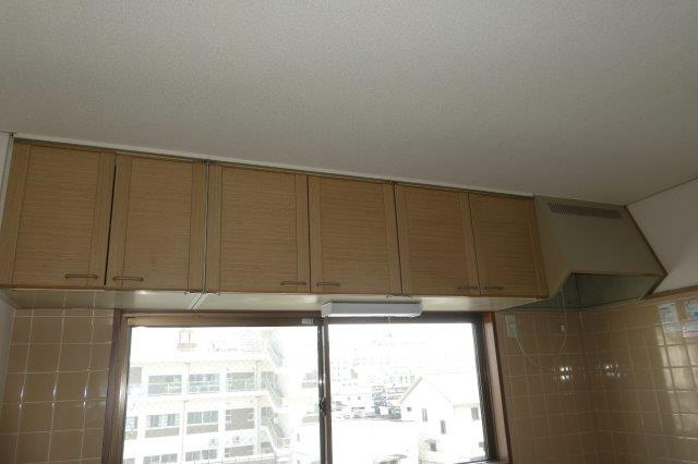 ヒルトンハイツのキッチン|キッチン上収納