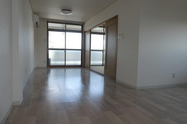 ヒルトンハイツの居間・リビング