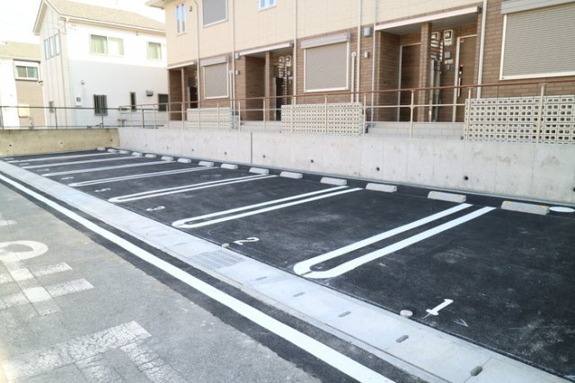 D-room高丘 の駐車場