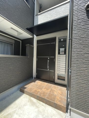 【エントランス】 | Fasecia rosa | 落ち着いたエントランスです