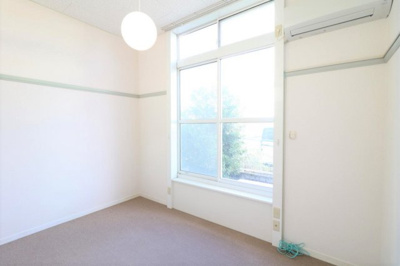 【居間・リビング】 | レオパレスフォレスト | ロフトタイプは天井が高く開放的な窓から日が差し込みます！