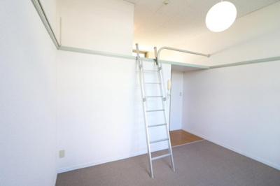 【居間・リビング】 | レオパレスフォレスト | 他一部、号室では家具家電付きのお部屋もご用意しております。