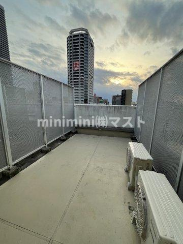 U residence 弁天町　(是空弁天)のバルコニー