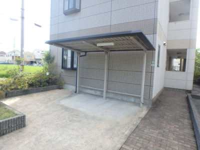 【その他共用部分】 | ソレイユ段上 | 屋根付き駐輪スペースです