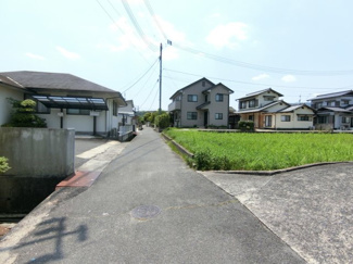 【前面道路含む現地写真】 | 土地　真備町箭田　全1区画　139.25坪 | 前面道路は幅員2.6ｍの公道です。