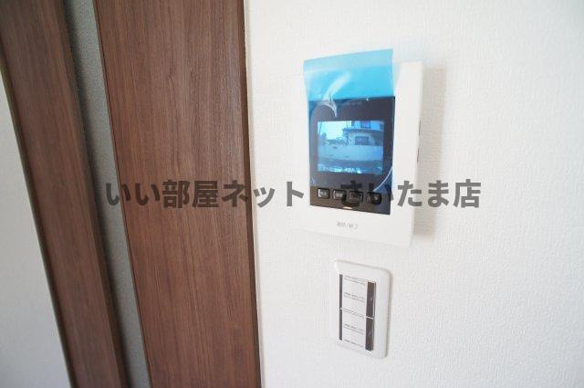 録画機能付きTVモニタ―フォン。リビングで来客をご確認頂けます。令和5年9月に新品に交換致しました。