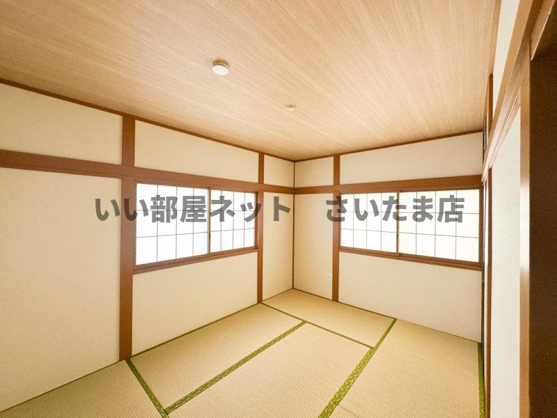 ２Fにある６畳の和室です。障子・襖の張替え、畳の表替えを行っております。１間の押入れもございます。