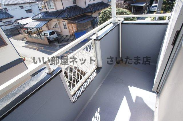 ２F南側の洋室のバルコニーです。令和5年9月に防水処理を行っております。