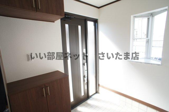 玄関ドアを新品交換致しました。鍵はダブルロック式になっております。