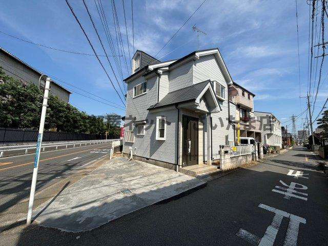 令和5年9月に外壁塗装・屋根塗装を実施。駐車場も停めやすくなりました。