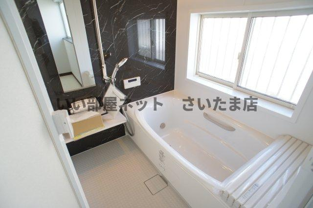 追い焚き機能、浴室乾燥機能付き一坪風呂。令和5年9月に新品に交換致しました。