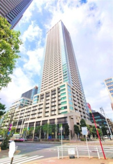 【外観】 | 【 Appearance 】
存在感のある建物は、居住者の拠点としてずっと価値を持ち続ける。今もそこでじっと佇み、居住者の安全や安心を守ってくれています。