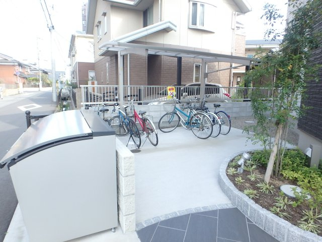ベレオ英賀保駅前の駐車場