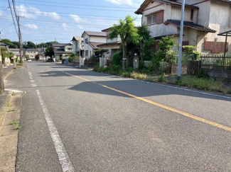 【前面道路含む現地写真】 | 市原市光風台　古屋付売地　小湊鉄道光風台駅　公道12ｍの広い道路です。バス停も約30ｍと近く便利です。